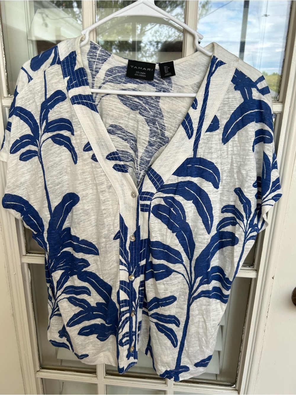 Tahari White Short-Sleeve Button Front Shirt with Blue Palm Print